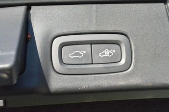 VOLVO V90 Cross Country 2.0 D4 Plus Estate 5dr Diesel Auto AWD Euro 6 (s/s) (190 ps)