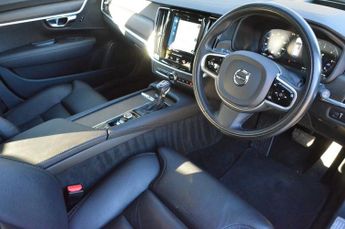 VOLVO V90 Cross Country 2.0 D4 Plus Estate 5dr Diesel Auto AWD Euro 6 (s/s) (190 ps)