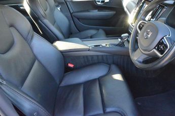 VOLVO V90 Cross Country 2.0 D4 Plus Estate 5dr Diesel Auto AWD Euro 6 (s/s) (190 ps)