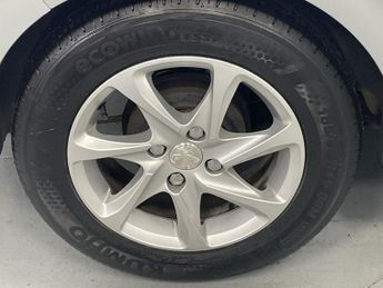 PEUGEOT 208 1.2 PureTech Active Hatchback 5dr Petrol ETG Euro 6 (s/s) (82 ps