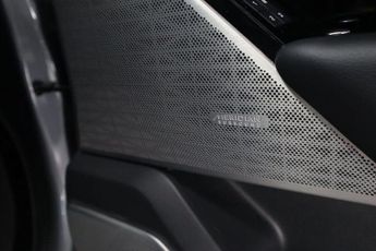 LAND ROVER RANGE ROVER VELAR 2.0 D240 R-Dynamic HSE SUV 5dr Diesel Auto 4WD Euro 6 (s/s) (240