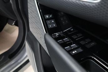 LAND ROVER RANGE ROVER VELAR 2.0 D240 R-Dynamic HSE SUV 5dr Diesel Auto 4WD Euro 6 (s/s) (240