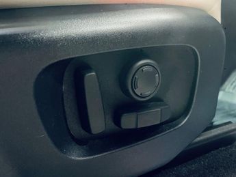 LAND ROVER RANGE ROVER SPORT 3.0 SD V6 HSE Dynamic SUV 5dr Diesel Auto 4WD Euro 6 (s/s) (306 