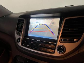 HYUNDAI TUCSON 1.7 CRDi Blue Drive SE Nav SUV 5dr Diesel DCT Euro 6 (s/s) (141 