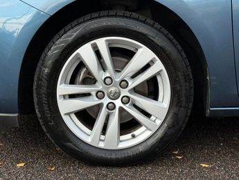 VAUXHALL ASTRA 1.4i Turbo Design Hatchback 5dr Petrol Auto Euro 6 (s/s) (150 ps