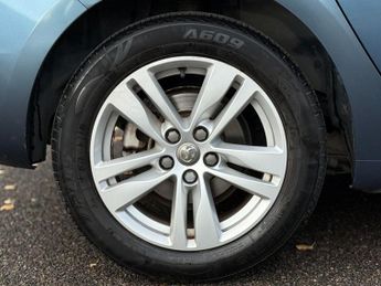VAUXHALL ASTRA 1.4i Turbo Design Hatchback 5dr Petrol Auto Euro 6 (s/s) (150 ps