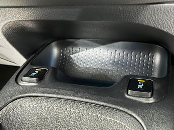 TOYOTA COROLLA 2.0 VVT-h GPF Design Touring Sports 5dr Petrol Hybrid CVT Euro 6