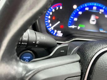 TOYOTA COROLLA 2.0 VVT-h GPF Design Touring Sports 5dr Petrol Hybrid CVT Euro 6