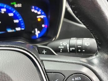 TOYOTA COROLLA 2.0 VVT-h GPF Design Touring Sports 5dr Petrol Hybrid CVT Euro 6