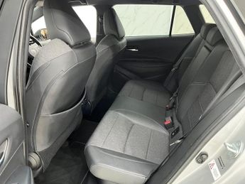 TOYOTA COROLLA 2.0 VVT-h GPF Design Touring Sports 5dr Petrol Hybrid CVT Euro 6