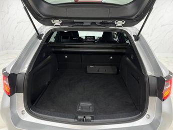 TOYOTA COROLLA 2.0 VVT-h GPF Design Touring Sports 5dr Petrol Hybrid CVT Euro 6