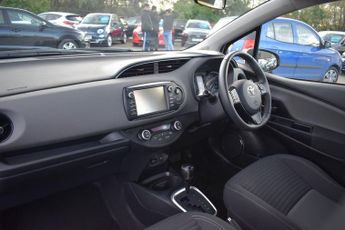TOYOTA YARIS 1.5 VVT-h Icon Tech Hatchback 5dr Petrol Hybrid E-CVT Euro 6 (s/