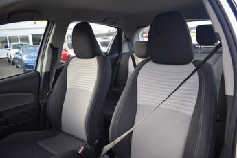 TOYOTA YARIS 1.5 VVT-h Icon Tech Hatchback 5dr Petrol Hybrid E-CVT Euro 6 (s/