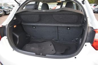 TOYOTA YARIS 1.5 VVT-h Icon Tech Hatchback 5dr Petrol Hybrid E-CVT Euro 6 (s/