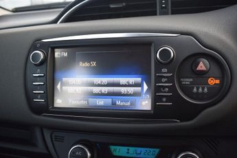 TOYOTA YARIS 1.5 VVT-h Icon Tech Hatchback 5dr Petrol Hybrid E-CVT Euro 6 (s/