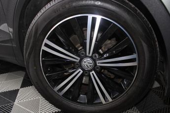 VOLKSWAGEN TIGUAN 2.0 TDI SE SUV 5dr Diesel DSG Euro 6 (s/s) (150 ps)