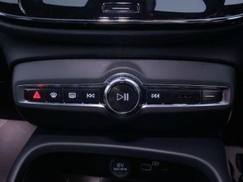 VOLVO XC40 Recharge Twin 78kWh SUV 5dr Electric Auto AWD (408 ps)