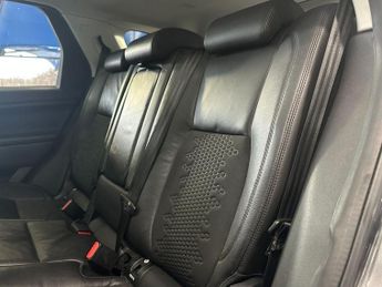 LAND ROVER DISCOVERY SPORT 2.0 TD4 SE Tech SUV 5dr Diesel Auto 4WD Euro 6 (s/s) (180 ps)