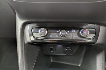 VAUXHALL Corsa Electric 50kWh SE Premium Hatchback 5dr Electric Auto (136 ps)