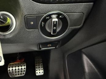 MERCEDES-BENZ A-CLASS 1.5 A180d AMG Line (Premium Plus) Hatchback 5dr Diesel 7G-DCT Eu