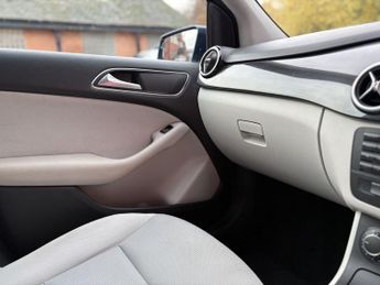 MERCEDES-BENZ B-CLASS 1.8 B180 CDI BlueEfficiency SE MPV 5dr Diesel 7G-DCT Euro 5 (s/s