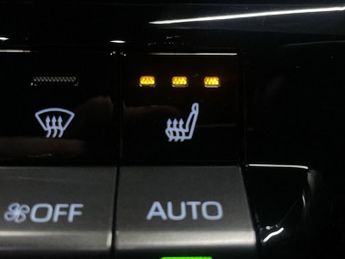 TOYOTA C-HR 2.0 VVT 13.6kWh Design SUV 5dr Petrol Plug-in Hybrid CVT Euro 6 