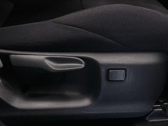 TOYOTA C-HR 2.0 VVT 13.6kWh Design SUV 5dr Petrol Plug-in Hybrid CVT Euro 6 