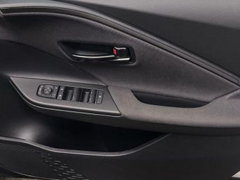 TOYOTA C-HR 2.0 VVT 13.6kWh Design SUV 5dr Petrol Plug-in Hybrid CVT Euro 6 