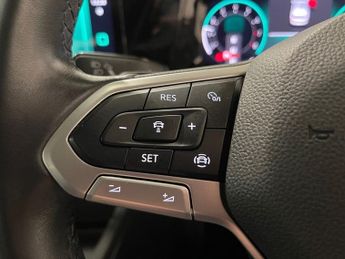 VOLKSWAGEN GOLF 1.5 eTSI MHEV Life Hatchback 5dr Petrol Hybrid DSG Euro 6 (s/s) 