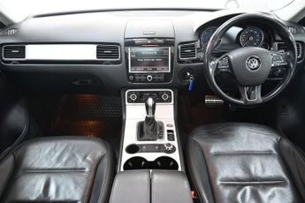 VOLKSWAGEN TOUAREG 3.0 TDI V6 BlueMotion Tech R-Line SUV 5dr Diesel Tiptronic 4WD E