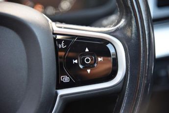 VOLVO XC90 2.0h T8 Twin Engine 10.4kWh Momentum Pro SUV 5dr Petrol Plug-in 