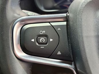 VOLVO XC40 Recharge 69kWh Core SUV 5dr Electric Auto (231 ps)