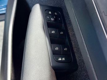 VOLVO XC40 Recharge 69kWh Core SUV 5dr Electric Auto (231 ps)