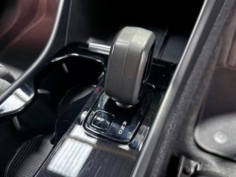 VOLVO XC40 Recharge 69kWh Core SUV 5dr Electric Auto (231 ps)