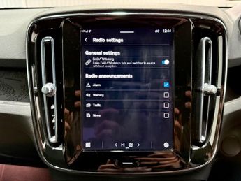 VOLVO XC40 Recharge 69kWh Core SUV 5dr Electric Auto (231 ps)