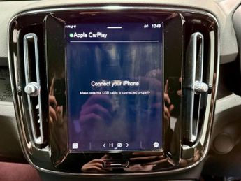 VOLVO XC40 Recharge 69kWh Core SUV 5dr Electric Auto (231 ps)