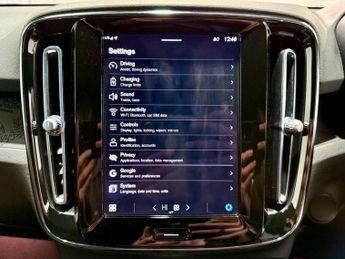 VOLVO XC40 Recharge 69kWh Core SUV 5dr Electric Auto (231 ps)