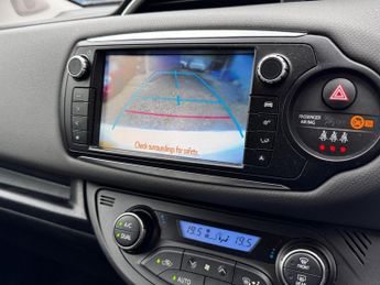 TOYOTA YARIS 1.5 VVT-h Icon Hatchback 5dr Petrol Hybrid E-CVT Euro 6 (101 ps)