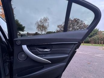 BMW 3 SERIES 2.0 320i M Sport Shadow Edition Saloon 4dr Petrol Auto xDrive Eu