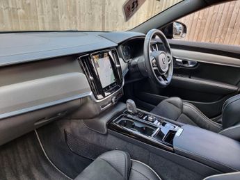 VOLVO S90 2.0h T8 Twin Engine 10.4kWh R-Design Plus Saloon 4dr Petrol Plug
