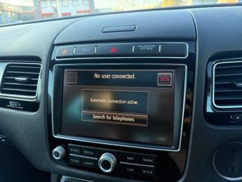 VOLKSWAGEN TOUAREG 3.0 TDI V6 BlueMotion Tech R-Line SUV 5dr Diesel Tiptronic 4WD E