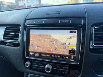 VOLKSWAGEN TOUAREG 3.0 TDI V6 BlueMotion Tech R-Line SUV 5dr Diesel Tiptronic 4WD E