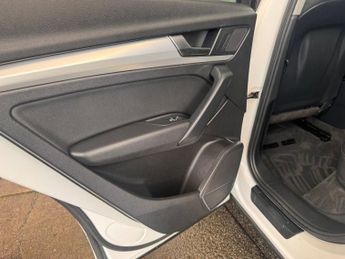 AUDI Q5 2.0 TDI 40 Sport SUV 5dr Diesel S Tronic quattro Euro 6 (s/s) (1