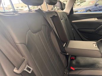 AUDI Q5 2.0 TDI 40 Sport SUV 5dr Diesel S Tronic quattro Euro 6 (s/s) (1