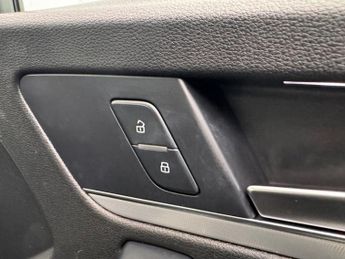 AUDI Q5 2.0 TDI 40 Sport SUV 5dr Diesel S Tronic quattro Euro 6 (s/s) (1