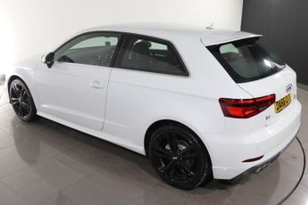 AUDI A3 2.0 TDI S line Hatchback 3dr Diesel S Tronic Auto 6Spd quattro E