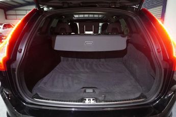 VOLVO XC60 2.4 D4 R-Design Lux Nav SUV 5dr Diesel Auto AWD Euro 6 (s/s) (19
