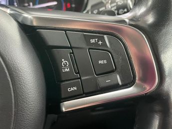 JAGUAR F-PACE 2.0 D180 Prestige SUV 5dr Diesel Auto AWD Euro 6 (s/s) (180 ps)