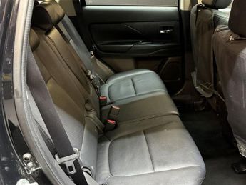 MITSUBISHI OUTLANDER 2.2 DI-D GX4 SUV 5dr Diesel Auto 4WD Euro 6 (147 ps)
