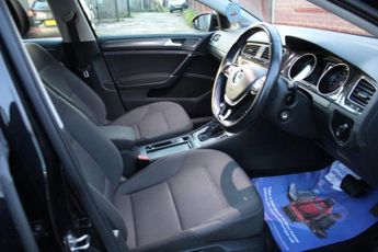 VOLKSWAGEN E-GOLF 35.8kWh e-Golf Hatchback 5dr Electric Auto (136 ps)